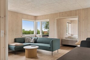 TV - Renovated beach house with unique location (Bjert)