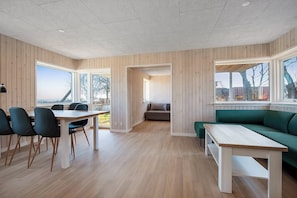 TV - Renovated beach house with unique location (Bjert)
