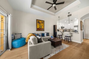 Een televisie en een kantoor