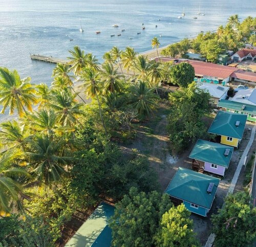 Beachfront Bungalow: Pelican