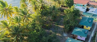 Beachfront Bungalow: Pelican