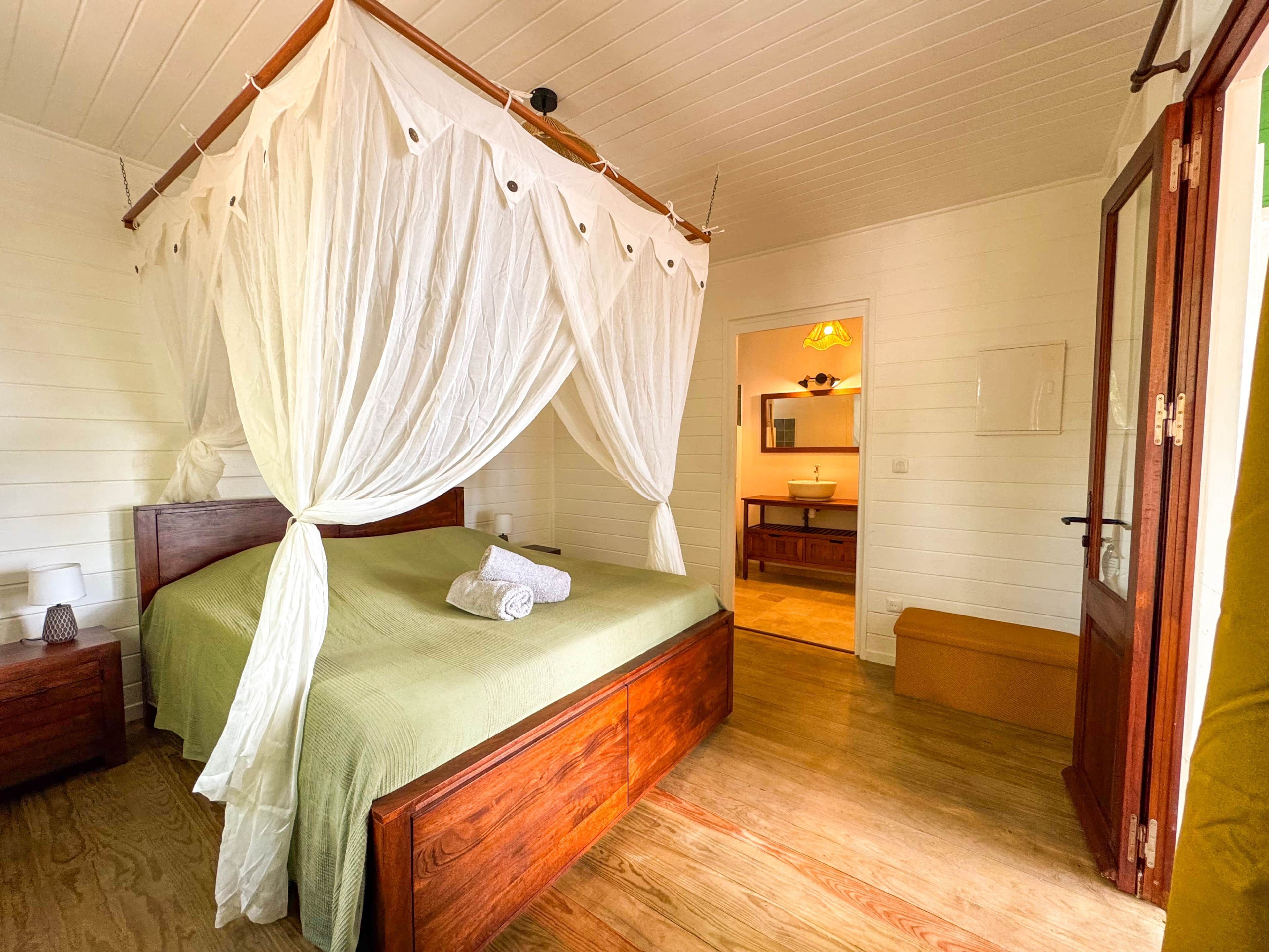 WiFi, bed sheets