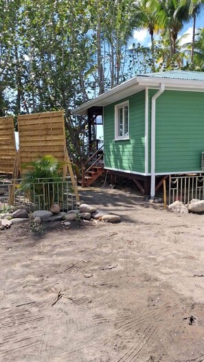 Property grounds - Beach bungalow: Barracuda (Le Carbet)