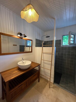Bathroom - Beach bungalow: Barracuda (Le Carbet)