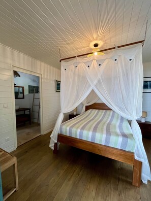 WiFi, bed sheets - Beach bungalow: Barracuda (Le Carbet)