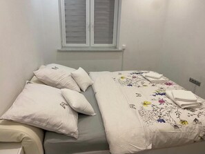 1 bedroom, iron/ironing board, free WiFi, bed sheets