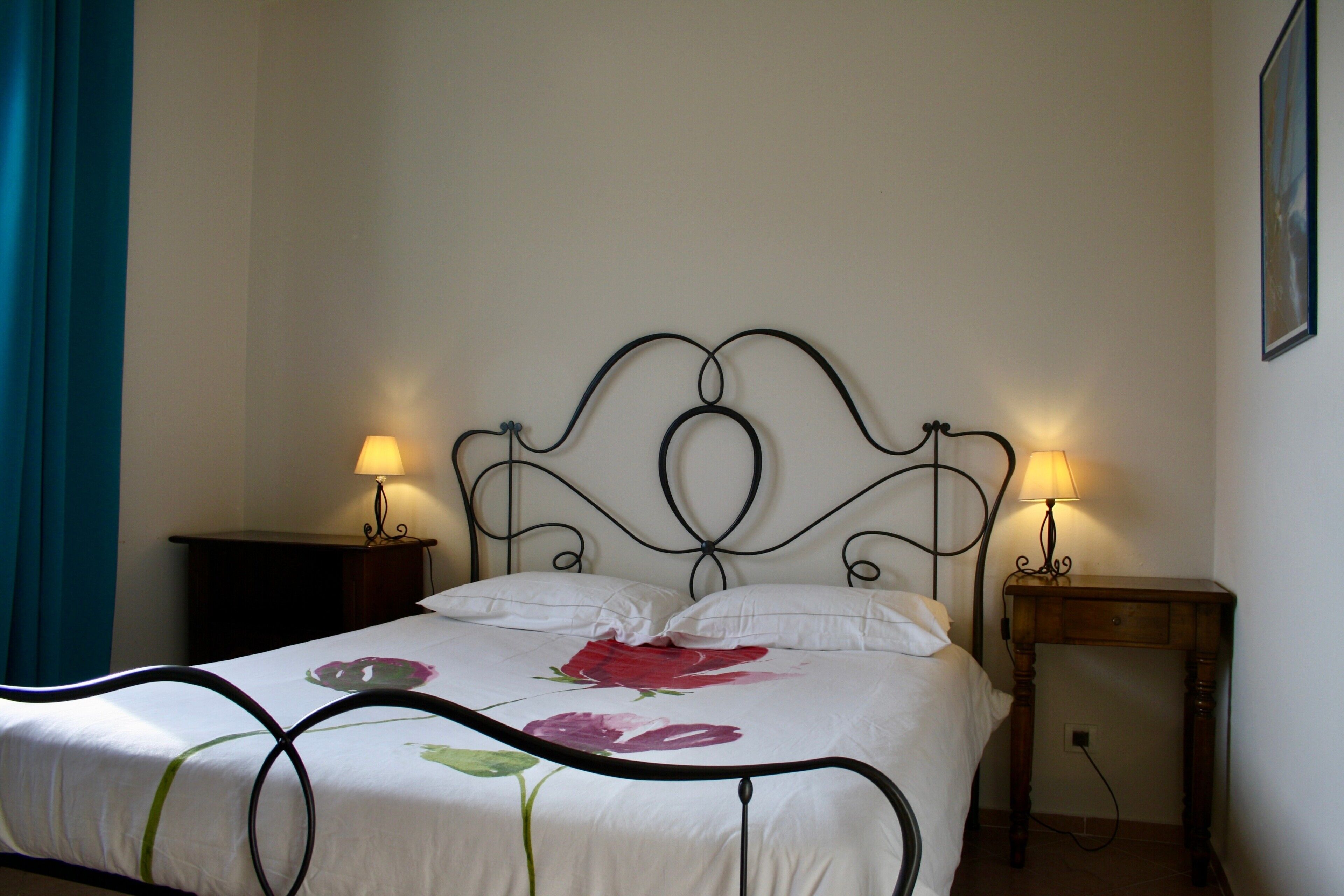 Bureau, fer et planche à repasser, Wi-Fi, draps fournis