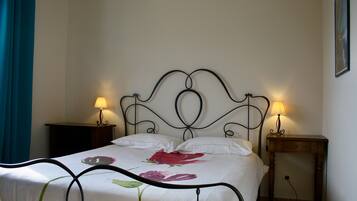 Bureau, fer et planche Ă repasser, Wi-Fi, draps fournis