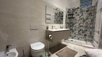 Doccia, asciugacapelli, asciugamani