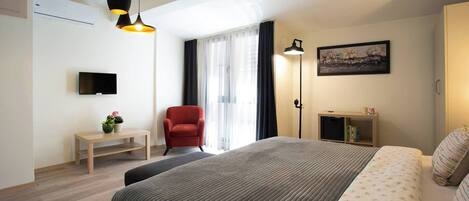 1 habitación, tabla de planchar con plancha, wifi y ropa de cama