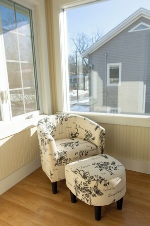 Interior - Ann Inn - Downtown New Milford Apartment (New Milford)