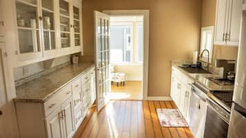 Apartment, Garden View | Private kitchen