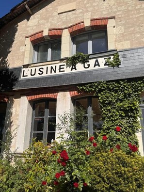 Exterior detail - Motel - Usine à Gaz (Bourgueil)