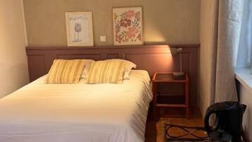 Chambre Double, vue jardin | Bureau, espace de travail pour ordinateur portable, Wi-Fi gratuit