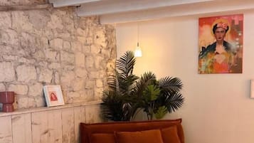 Phòng có thiết kế đặc sắc, quang cảnh vườn | Nội thất