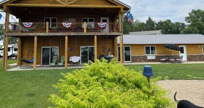 Log home on Roy Lake, 5 bed, 3 bath, sleeps 10