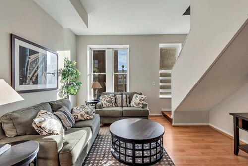 715a - Settle into Soulard! 4 beds 2 full baths