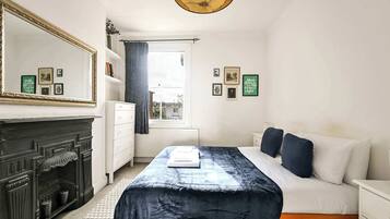 2 habitaciones, tabla de planchar con plancha, wifi y ropa de cama