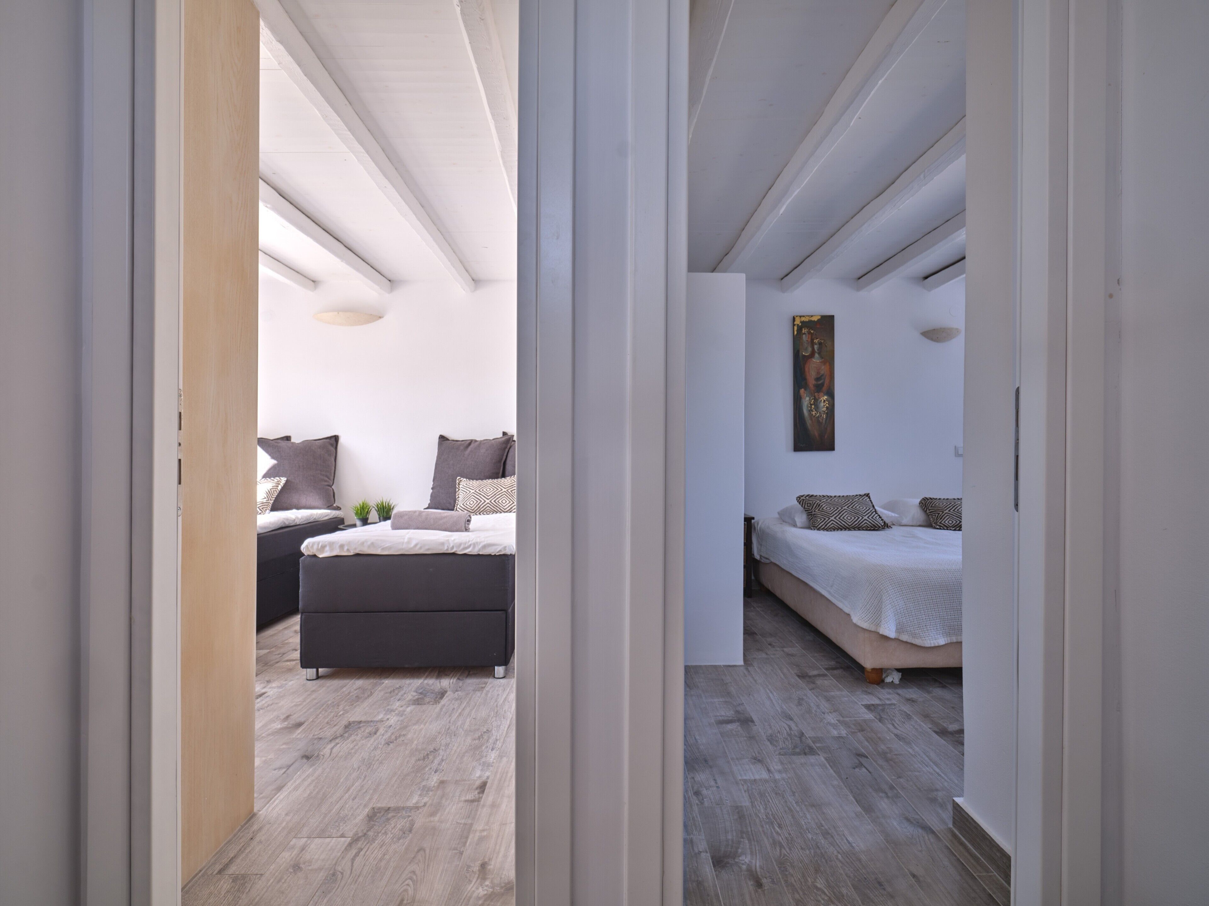 Planxa i posts de planxar, wifi i roba de llit 