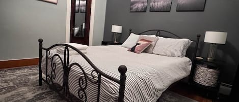 3 makuuhuonetta, työpöytä, silitysrauta/-lauta, ilmainen Wi-Fi