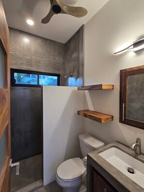 Shower, hair dryer, towels, soap - Luxury 3BR/3BA La Ventana Villa: Ocean Views, Dual Suites & 2 separate kitchens. (Baja California Sur)