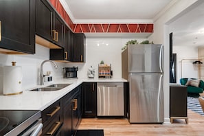 Microwave, oven, stovetop, dishwasher - Best Location! Walk to Broadway & Downtown! Balcony-2 Car Parking-Laundry-Wi-fi (Nashville)