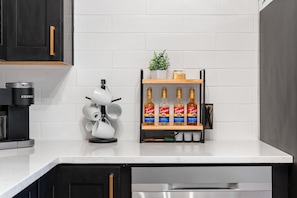 Micro-ondes, four, plaque de cuisson, lave-vaisselle