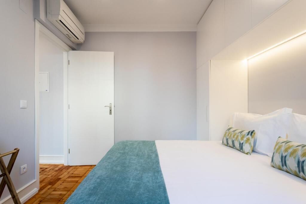 Leilighet – standard, elveutsikt, hageområde | Blendingsgardiner, lydisolert, strykejern/-brett og wi-fi (inkludert)