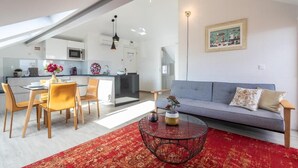 Premium Penthouse, Balcony, River View | Living area | TV, toys, printers - Duques Villa Luxury Guesthouse (Lisbon)