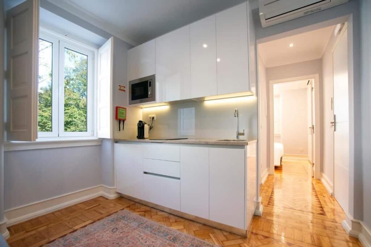 Superior Apartment, River View, Garden Area | Private kitchen | Highchair