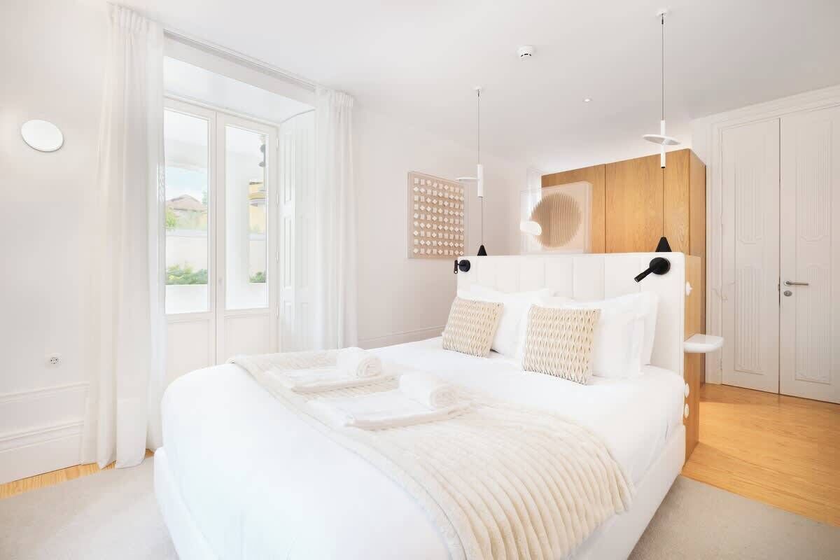 7 bedrooms, desk, iron/ironing board, WiFi