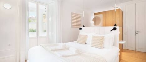 7 Schlafzimmer, Schreibtisch, Bügeleisen/Bügelbrett, WLAN