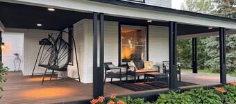 Cozy Historic  3-bedroom Home with Hot Tub and AC walkable to downtown Hudson