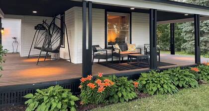 Cozy Historic 3-bedroom Home with Hot Tub and AC walkable to downtown Hudson