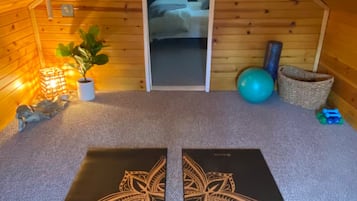 3 bedrooms, iron/ironing board, travel crib, free WiFi