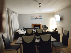 Apartment, 2 Schlafzimmer, barrierefrei, Raucher | Wohnzimmer