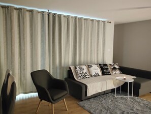 Apartment, 2 Schlafzimmer, barrierefrei, Raucher | Wohnzimmer