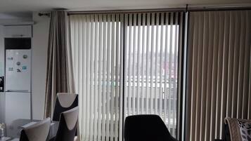 Apartment, 2 Bedrooms, Accessible, Smoking | Interior