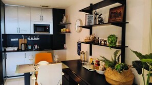 Microwave - Central Bangkok CBD Apartment Near BTS Skytrain (Krung Thep Maha Nakhon)