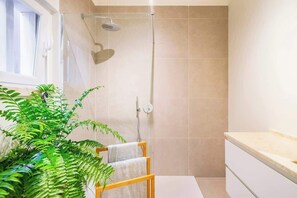 Shower, hair dryer, towels, shampoo