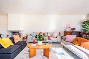 Cheminée, espaces bureaux