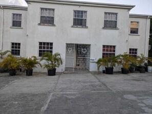 Exterior detail - 2-bedroom apartment in peaceful Barbados with cool AC (Barbados)