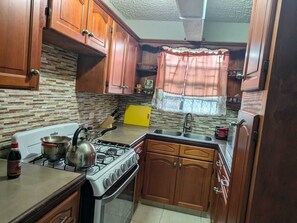 Microwave, oven, stovetop - 2-bedroom apartment in peaceful Barbados with cool AC (Barbados)