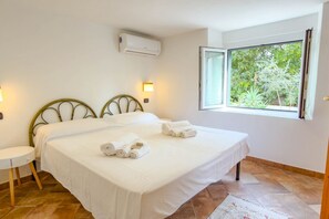 1 bedroom, travel cot, bed sheets, wheelchair access - Casa CarMa | Relax & Comfort in Cala Gonone (Cala Gonone)