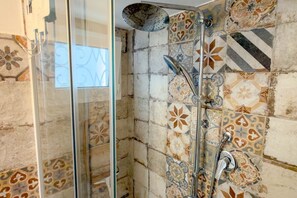 Shower, hair dryer, bidet, towels - Casa CarMa | Relax & Comfort in Cala Gonone (Cala Gonone)