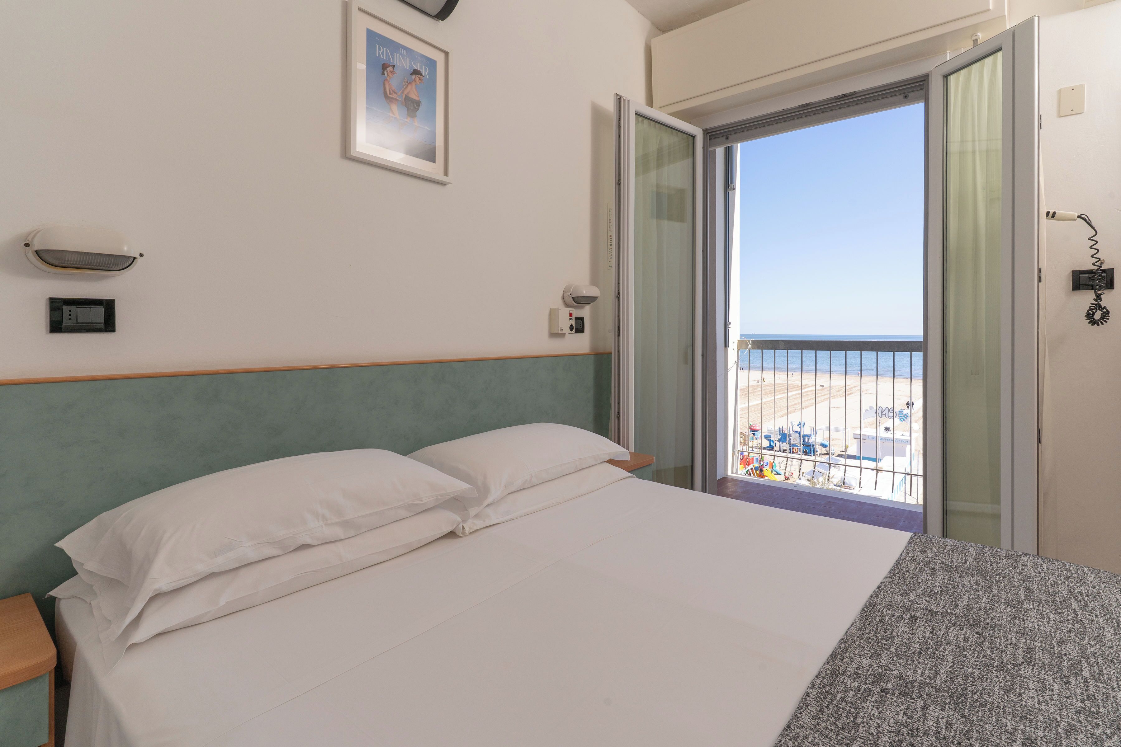 Klassieke kamer, 1 twee- of 2 eenpersoonsbedden, uitzicht op zee | Een kluis op de kamer, een bureau, gratis wifi, beddengoed