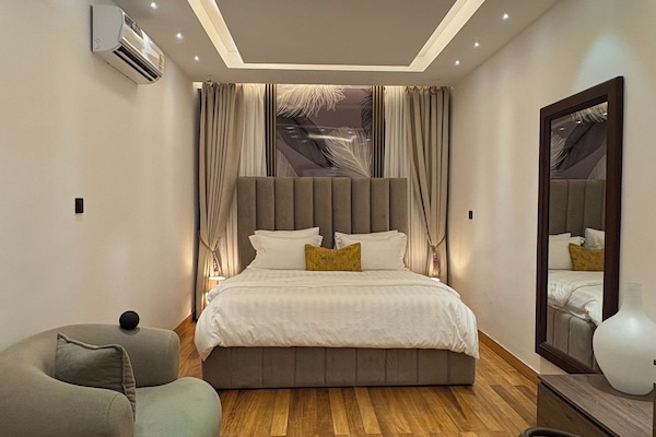 Luxury Apartment, 1 Bedroom, Pets allowed, Courtyard View | In-room safe, desk, laptop workspace, blackout curtains