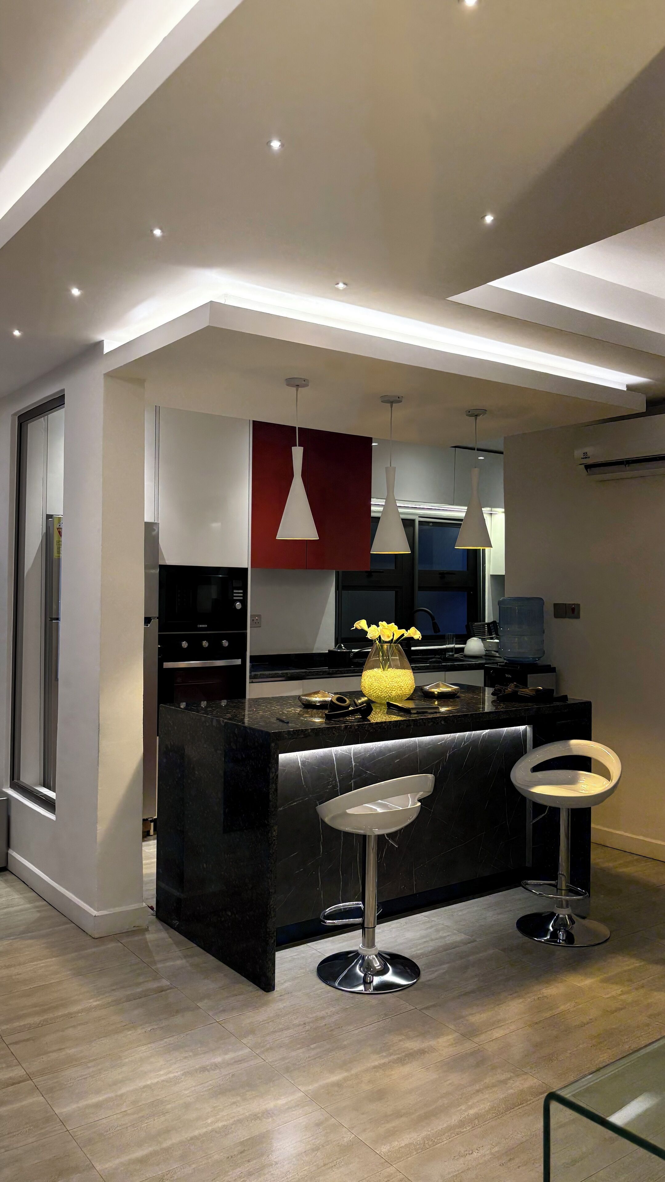 Luksushuoneisto, 2 makuuhuonetta, lemmikit sallittu, näköala pihalle | Yksityinen keittiö | Täysikokoinen jääkaappi, mikroaaltouuni, uuni, liesi