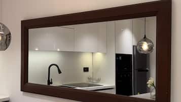 Luxury Apartment, 1 Bedroom, Pets allowed, Courtyard View | Private kitchen