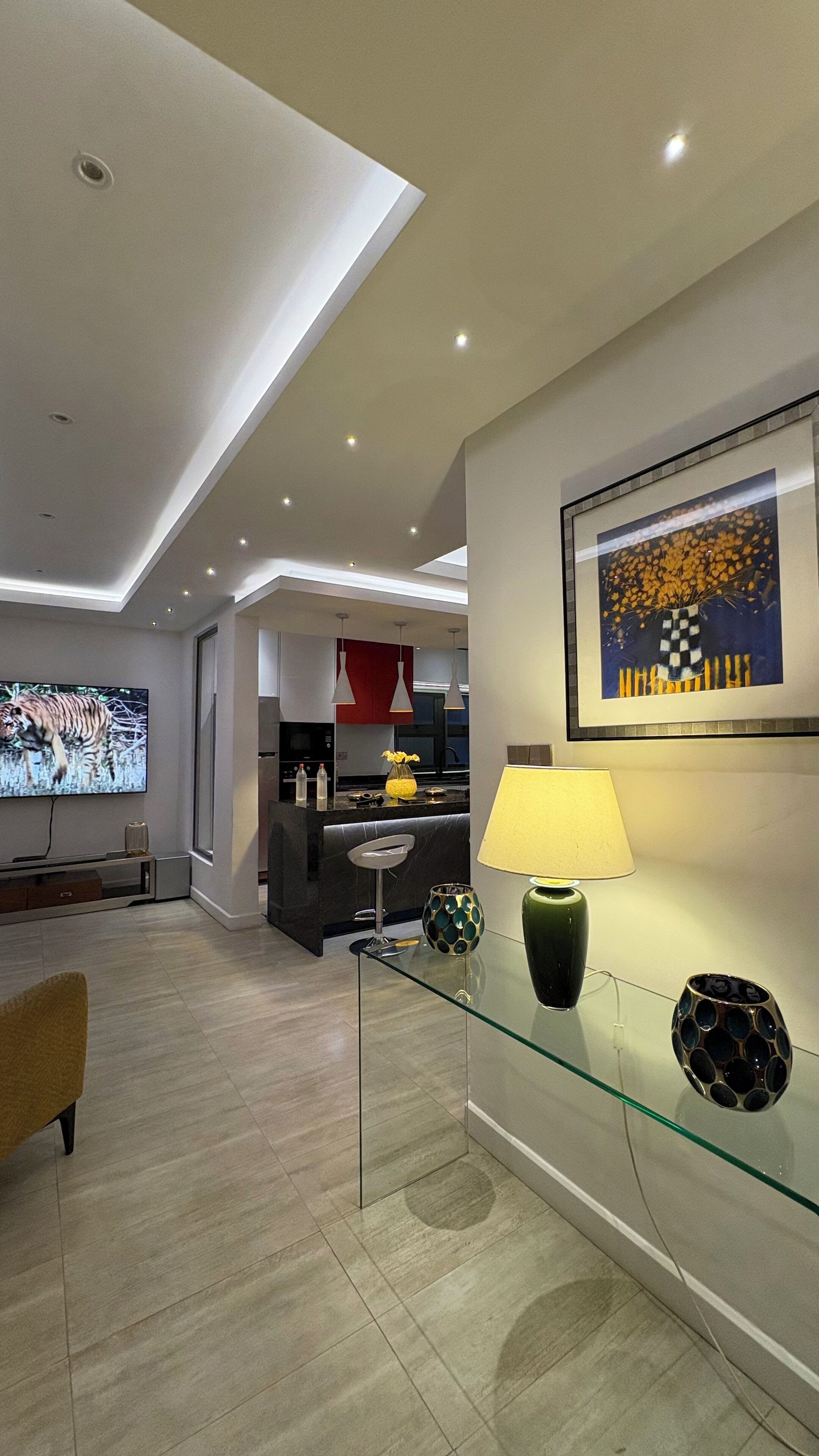 Luksushuoneisto, 2 makuuhuonetta, lemmikit sallittu, näköala pihalle | Yksityinen keittiö | Täysikokoinen jääkaappi, mikroaaltouuni, uuni, liesi